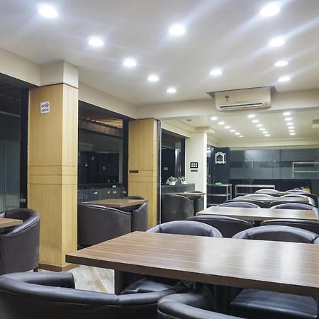 Super Townhouse Oak Sr Hotel Wakad Pune Exterior foto
