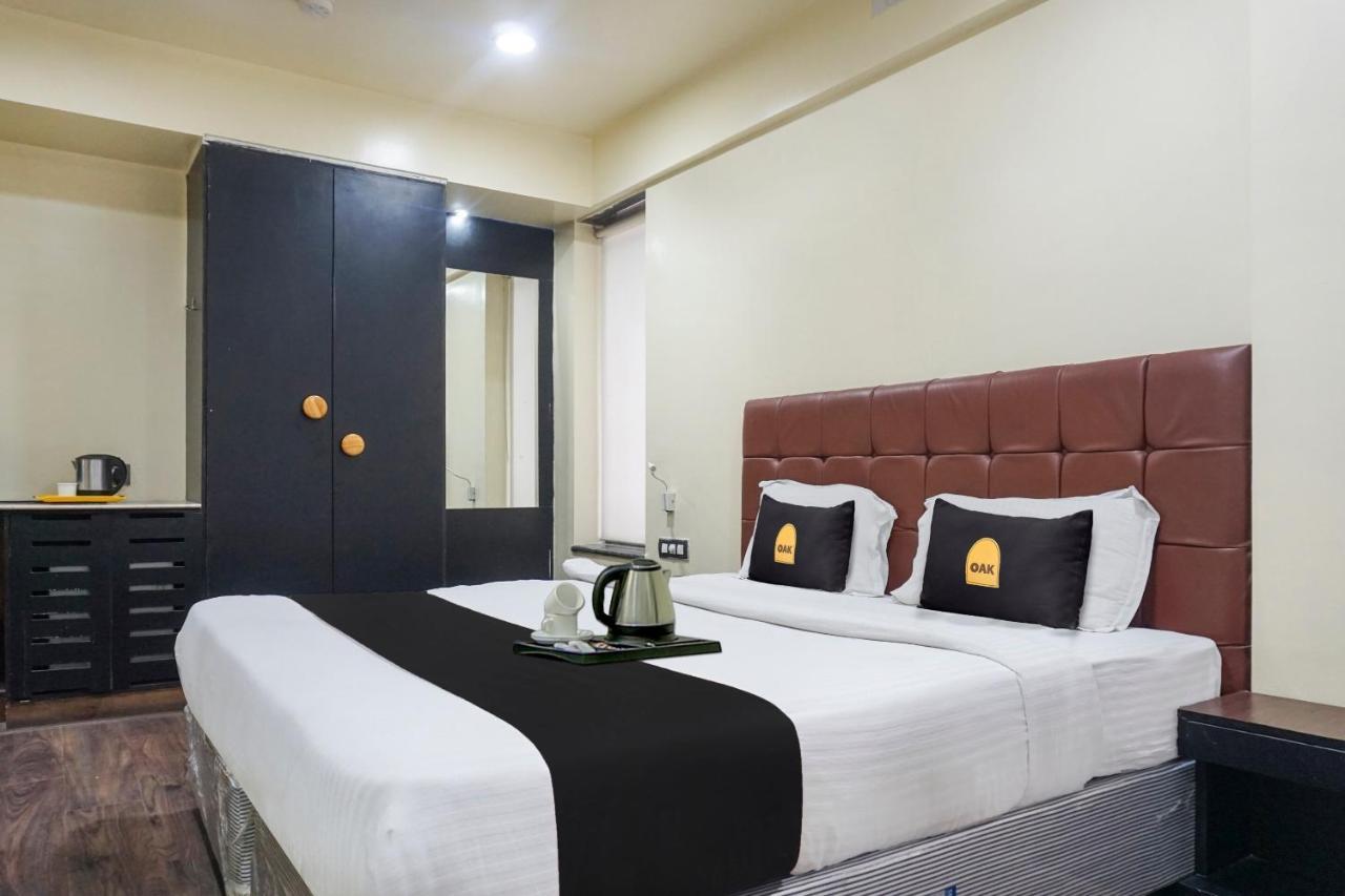 Super Townhouse Oak Sr Hotel Wakad Pune Exterior foto