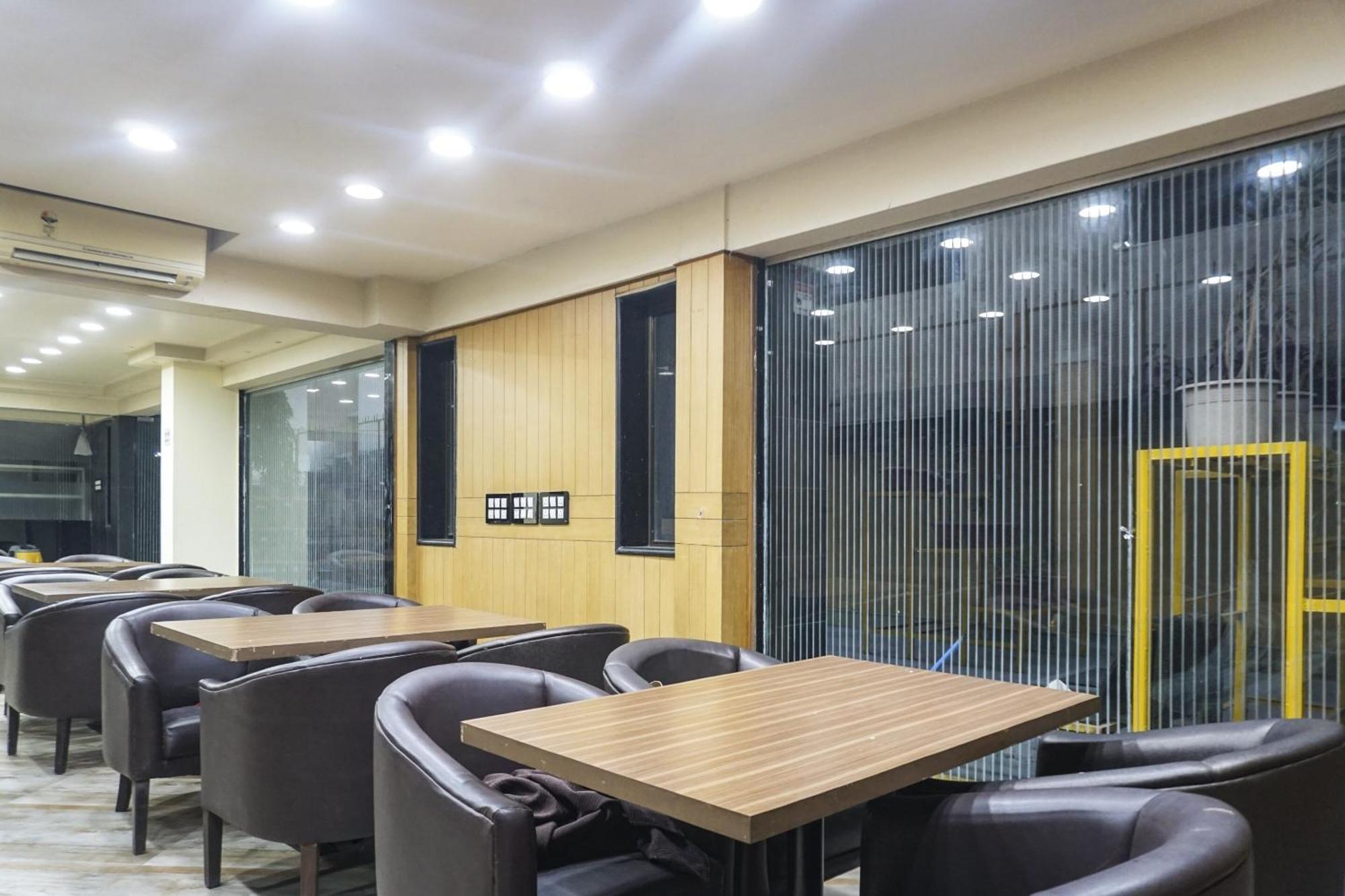 Super Townhouse Oak Sr Hotel Wakad Pune Exterior foto