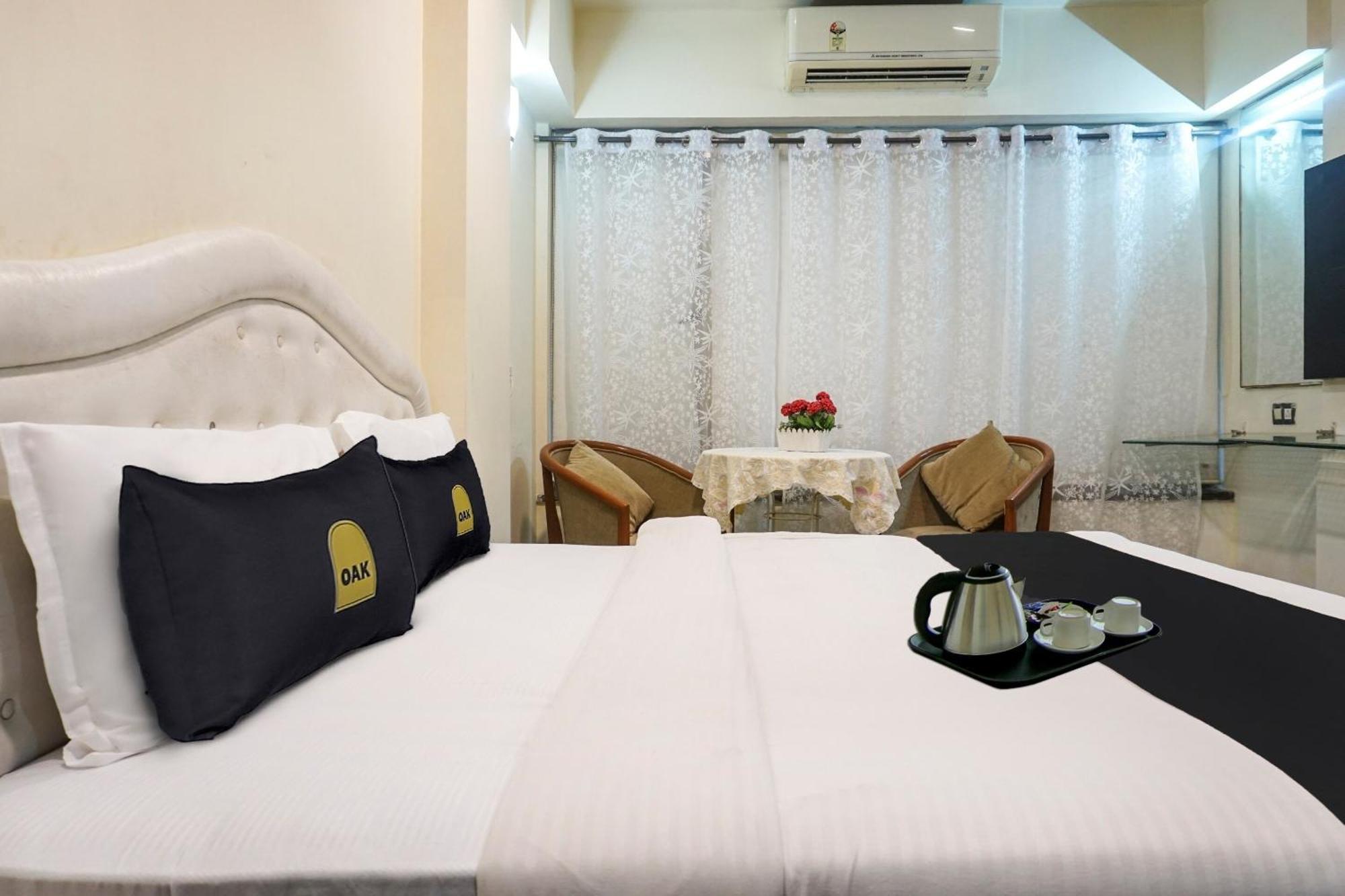 Super Townhouse Oak Sr Hotel Wakad Pune Exterior foto