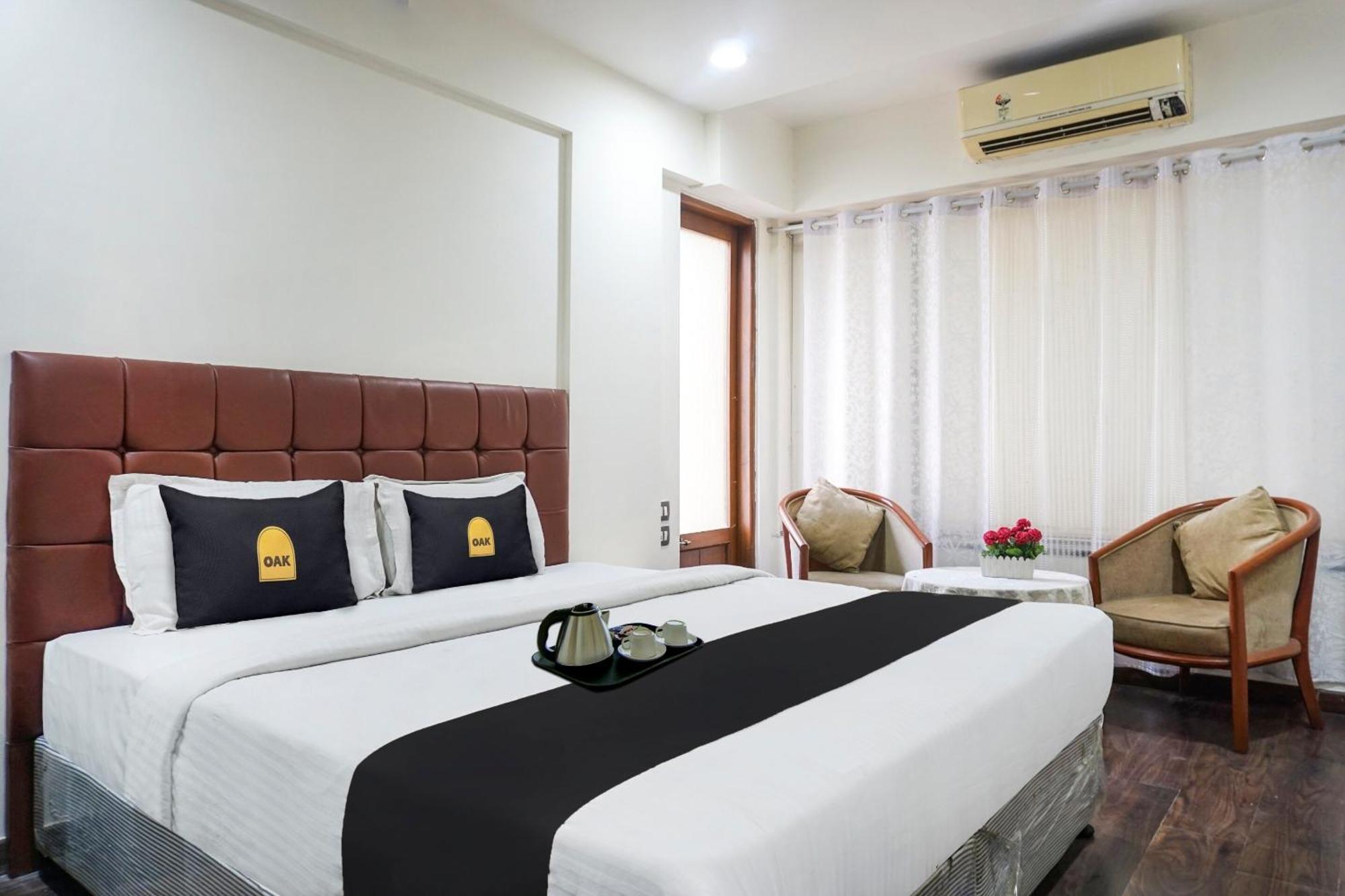 Super Townhouse Oak Sr Hotel Wakad Pune Exterior foto