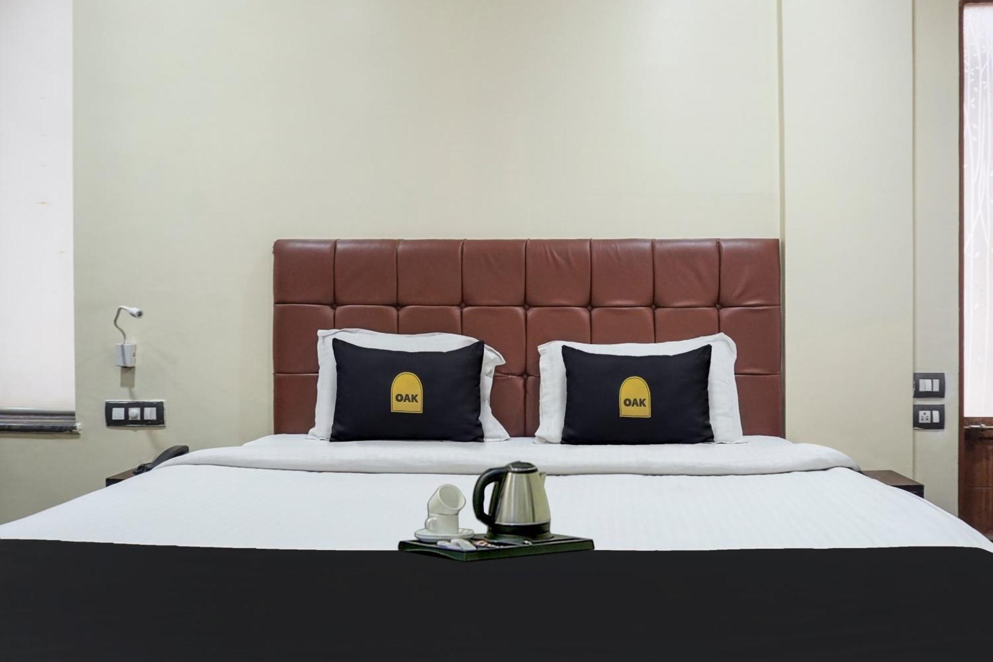 Super Townhouse Oak Sr Hotel Wakad Pune Exterior foto