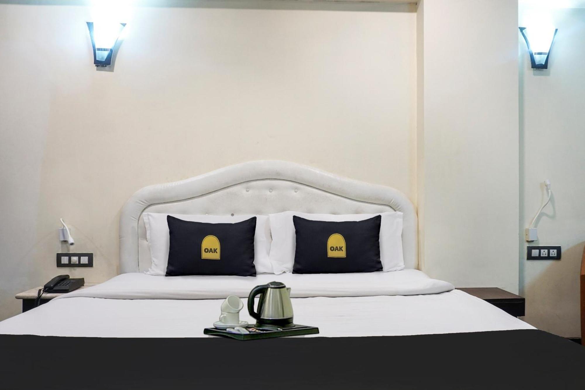Super Townhouse Oak Sr Hotel Wakad Pune Exterior foto
